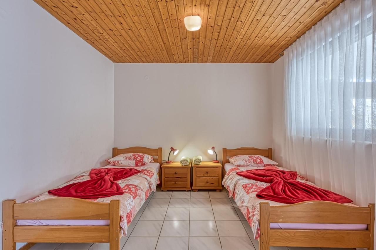 Apartments Kiki Spada Porec Esterno foto